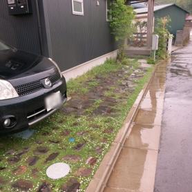 自然石敷きの駐車場兼庭 自然石敷きの駐車場兼庭