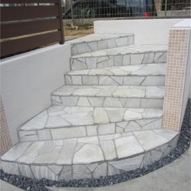 自然石の乱張りの階段 自然石の乱張りの階段