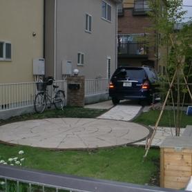芝生の庭のサークルテラス 芝生の庭のサークルテラス