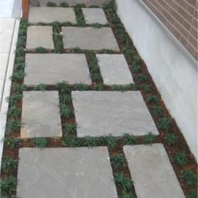 自然石方形石敷きのアプローチ 自然石方形石敷きのアプローチ