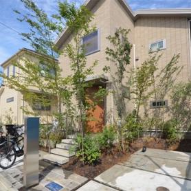 雑木に囲まれたスタイリッシュなエクステリア 雑木に囲まれたスタイリッシュなエクステリア