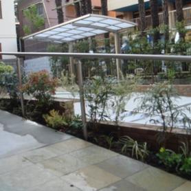 自然石張りのスロープ 自然石張りのスロープ