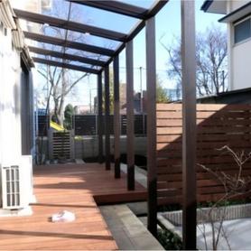 ココマとデッキと自然石テラス ココマとデッキと自然石テラス