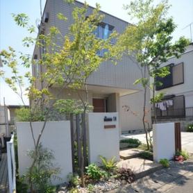 2階のキッチンの窓からも緑は見えるよう雑木を植えるリフォーム 2階のキッチンの窓からも緑は見えるよう雑木を植えるリフォーム