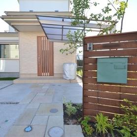 イタウバ材の門柱 イタウバ材の門柱