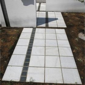 自然石方形石にボーダーラインのアプローチ 自然石方形石にボーダーラインのアプローチ