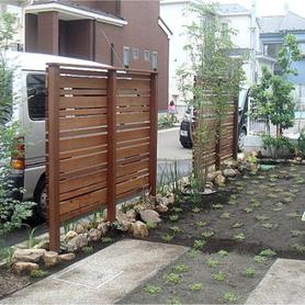 ヒメイワダレソウと自然素材でナチュラル駐車場兼庭 ヒメイワダレソウと自然素材でナチュラル駐車場兼庭