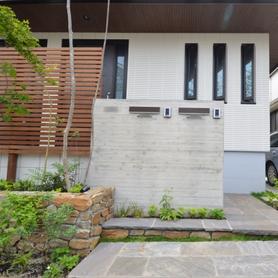 杉板型枠本実加工のRC門柱 杉板型枠本実加工のRC門柱