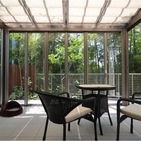 雨の日も庭で過ごせる 雨の日も庭で過ごせる