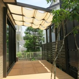 ポーチテラスと目隠しフェンス ポーチテラスと目隠しフェンス