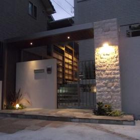 ライティングで重厚感を ライティングで重厚感を