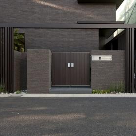 重厚な趣の門周り 重厚な趣の門周り