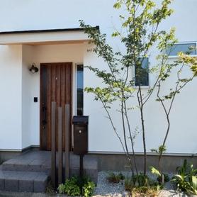 ウッド列柱とポストフィール ウッド列柱とポストフィール