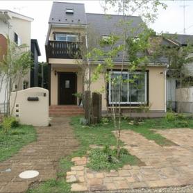 雑木と古窯レンガ敷きのナチュラルガーデン 雑木と古窯レンガ敷きのナチュラルガーデン