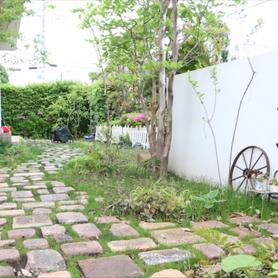 アンティークレンガ敷きアプローチにナチュラルガーデンリフォーム アンティークレンガ敷きアプローチにナチュラルガーデンリフォーム