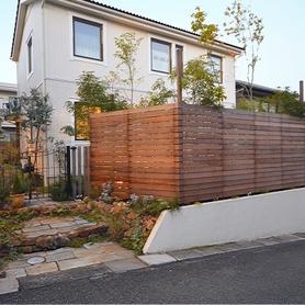 イタウバ材で目隠しフェンスを施工 お悩み解決ガーデンリフォーム イタウバ材で目隠しフェンスを施工 お悩み解決ガーデンリフォーム