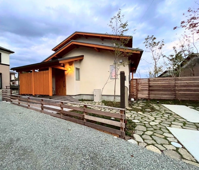 神奈川県伊勢原市 新築外構 パッシブハウスの家は自然素材を使って M様邸