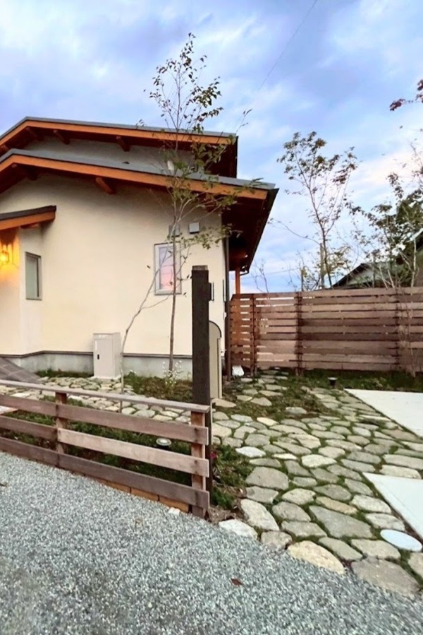 神奈川県伊勢原市 新築外構 パッシブハウスの家は自然素材を使って M様邸