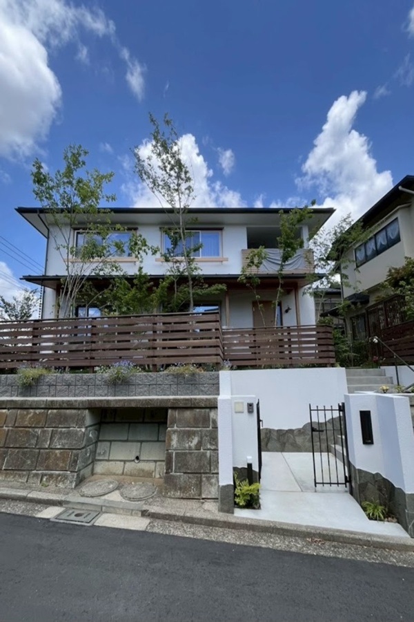 神奈川県横浜市 新築外構・庭 これまでの家を引き継ぐ外構デザイン。家族が和む「木陰・木漏れ日」のある庭 K様邸