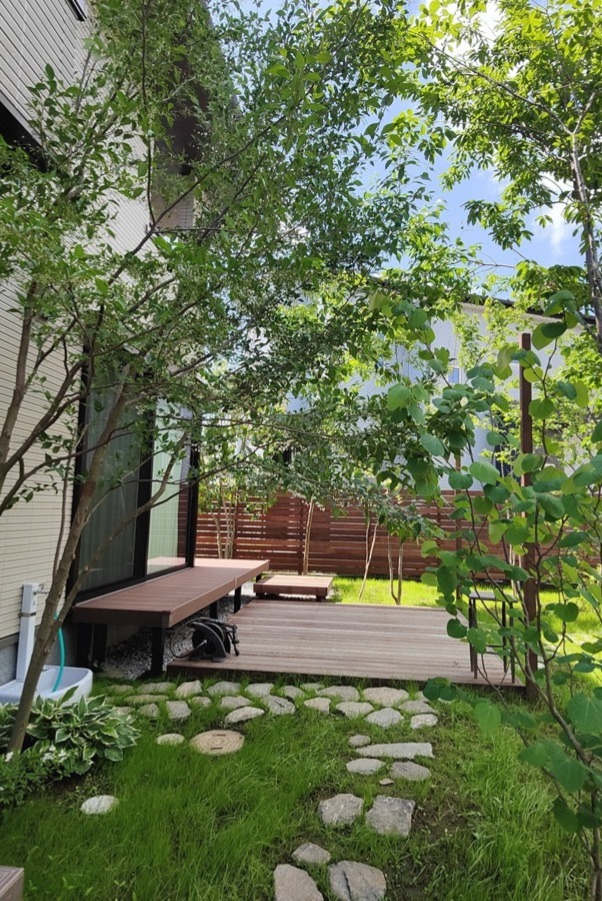 神奈川県厚木市 ガーデンリフォームでモリニワの木陰・木漏れ日の中お子さんも遊べる庭に K様邸