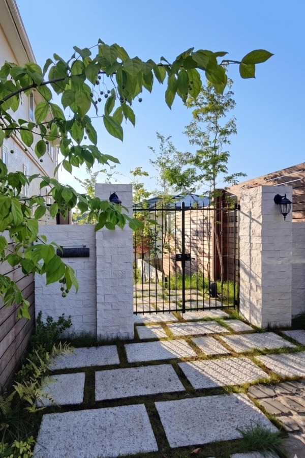 神奈川県浜市 新築外構 隠れ家レストランのような造り込み過ぎないナチュラルガーデン・エクステリア H様邸