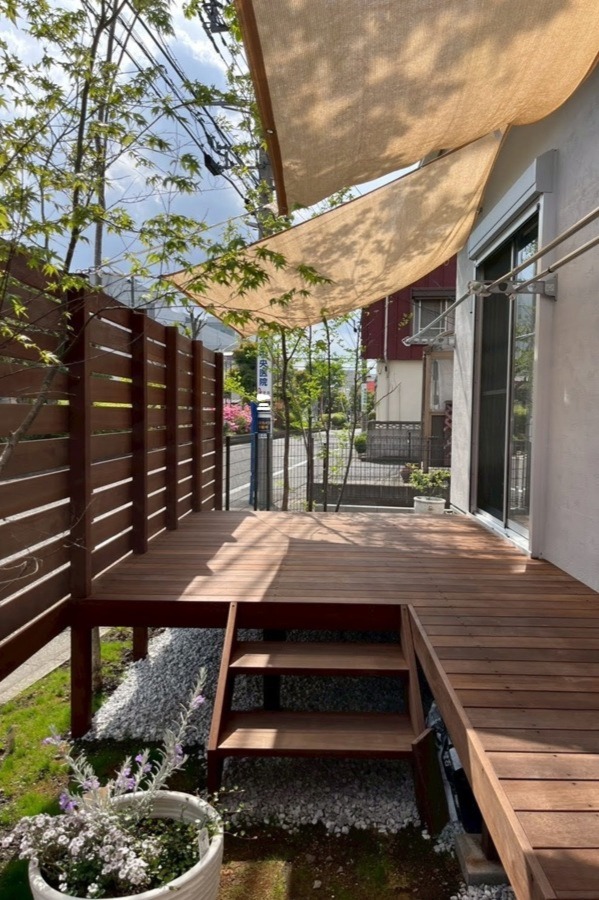 神奈川県大和市 平屋の新築外構 ウッドデッキに木陰をつくりで庭を楽しむ T様邸
