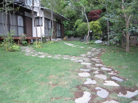 庭リフォーム自然石で園路