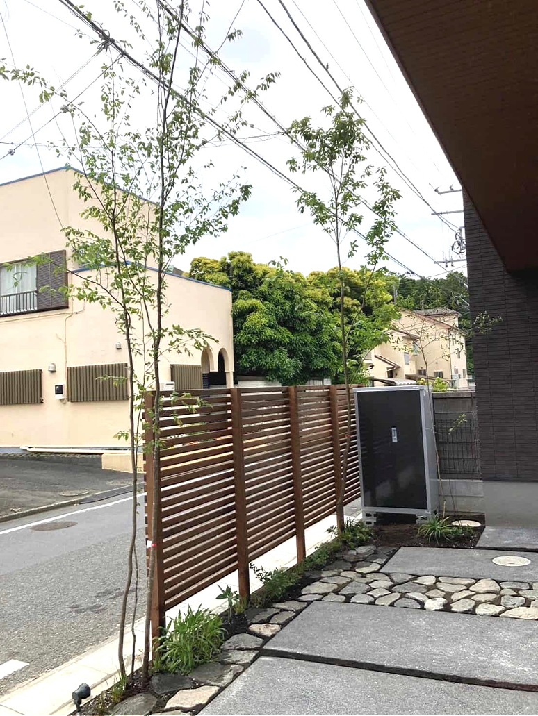 駐車場兼庭