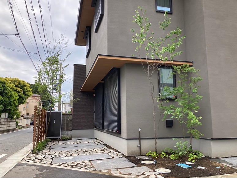 駐車場兼庭 駐車場兼庭