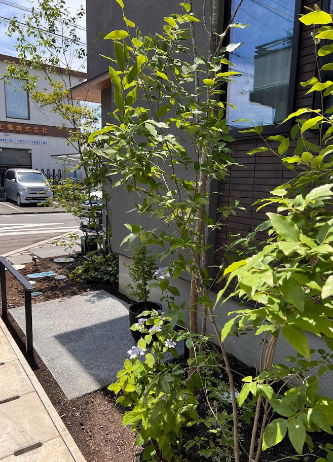 洗い出しコンクリートの自転車置き場 洗い出しコンクリートの自転車置き場