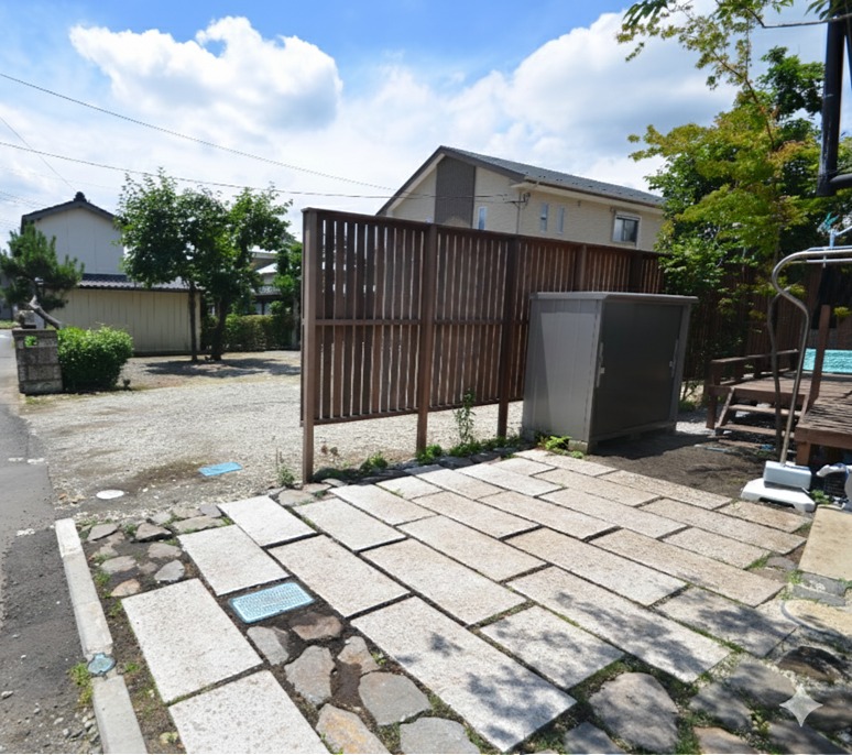 ウッドフェンスの内側 ウッドフェンスの内側